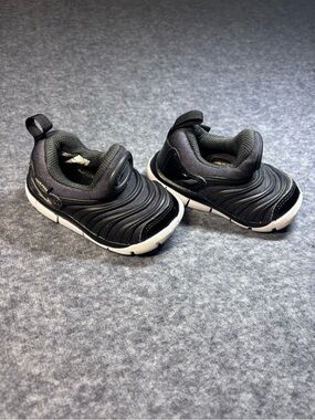 Nike Dynamo Black and White Toddlers' Slip-On Sneakers 5C